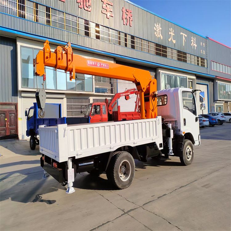 新宾满族自治县三轮随车吊定制 农用改装机自备吊中瑞长期出售